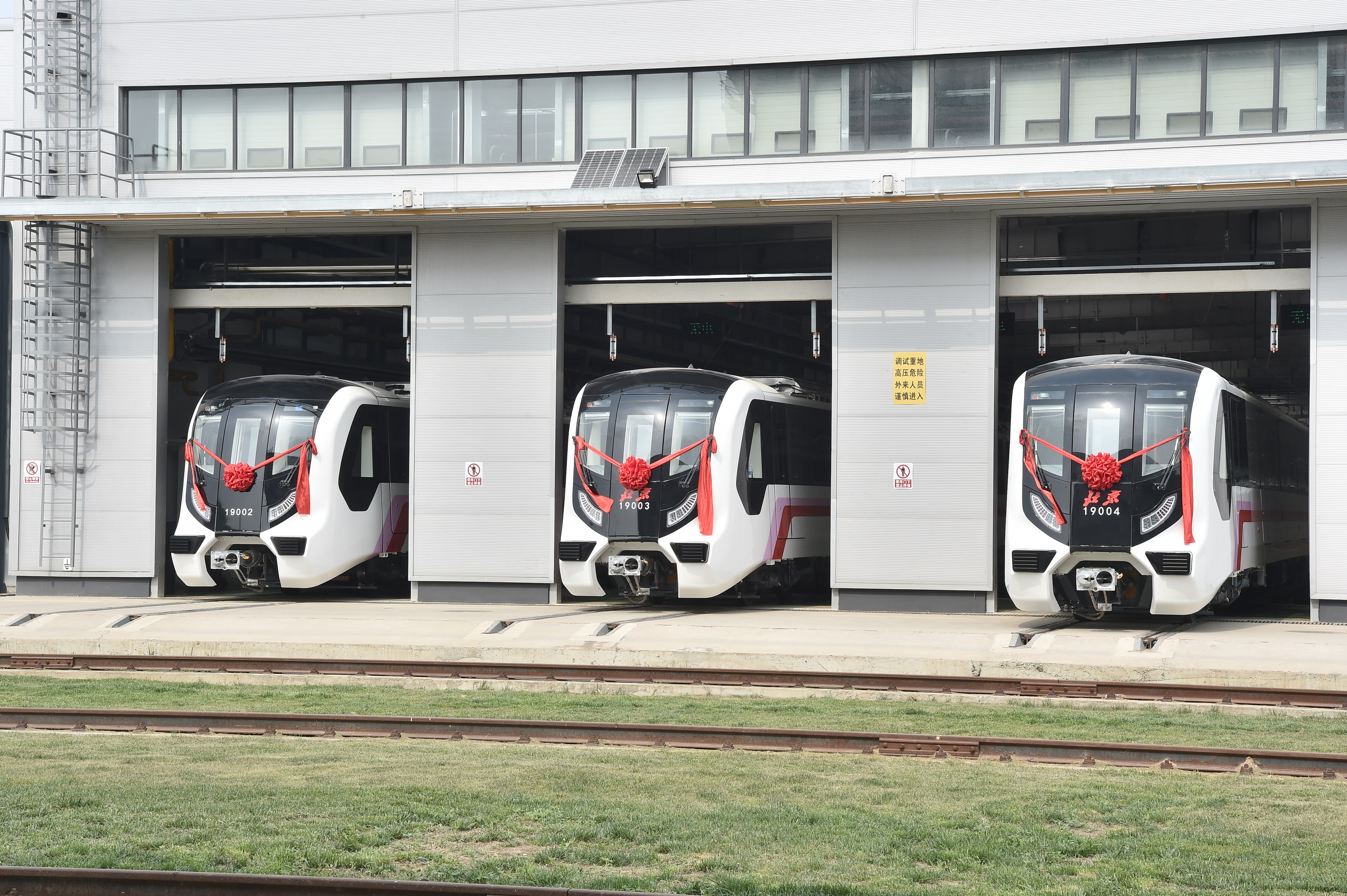 产教聚力智创未来成都市轨道交通装备产教联合体2025工作总结会在我院圆满举行(图1)